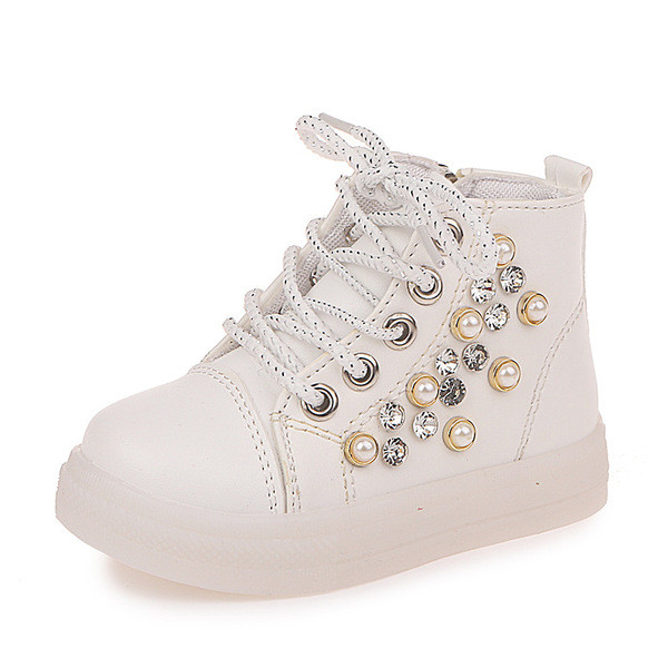 Új gyerekcipő modell lányoknak gyöngyökkel és világító talppal, több színben