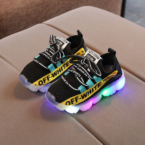 Modern gyerek tornacipő feliratokkal és világító talppal több színben