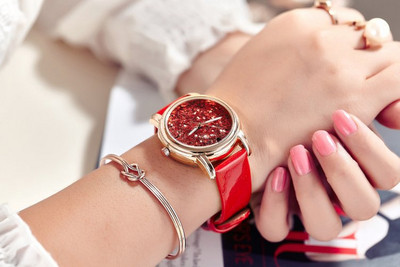 Γυναικείο ρολόι με  δερμάτινα λουριά σε έξι χρώματα