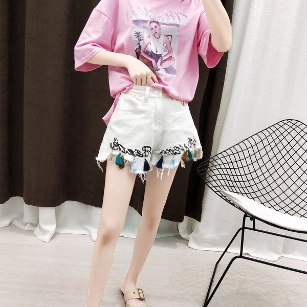 Модерни дамски къси панталони в три цвята с декоративни перли и надписи