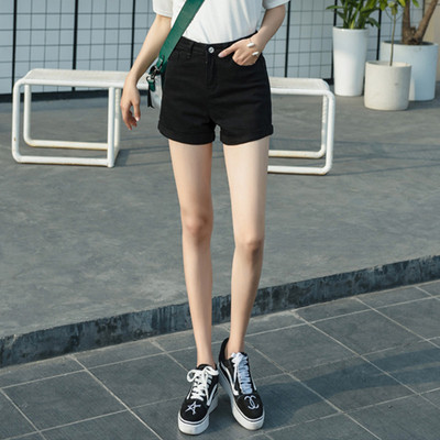 Alkalmi női rövidnadrág fehér és fekete színben - két modell