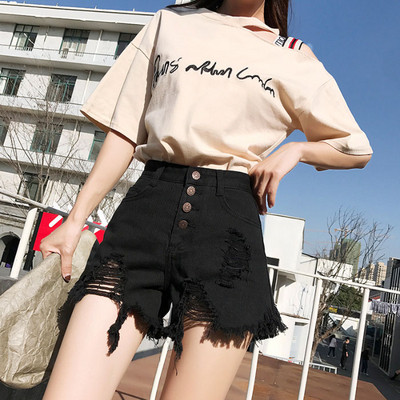 Modern női rövidnadrág szakadt motívumokkal, magas derékkal