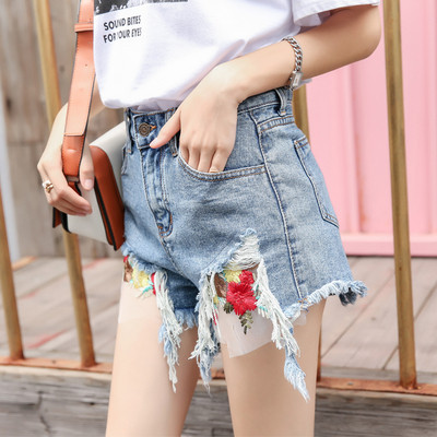 Aktuális női rövidnadrág két színben, hímzéssel