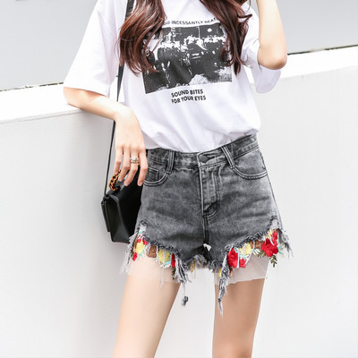 Aktuális női rövidnadrág két színben, hímzéssel