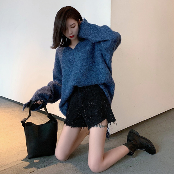 Aktuális női rövidnadrág díszkövekkel fekete színben