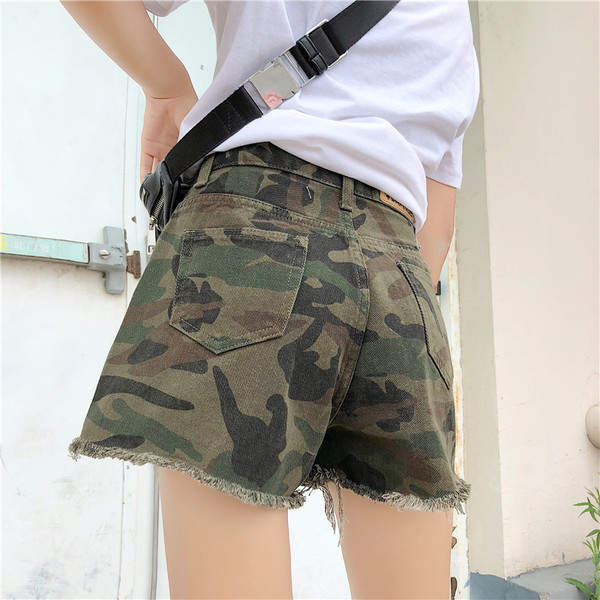 Γυναικεία σορτς καμουφλάζ με ψηλή μέση