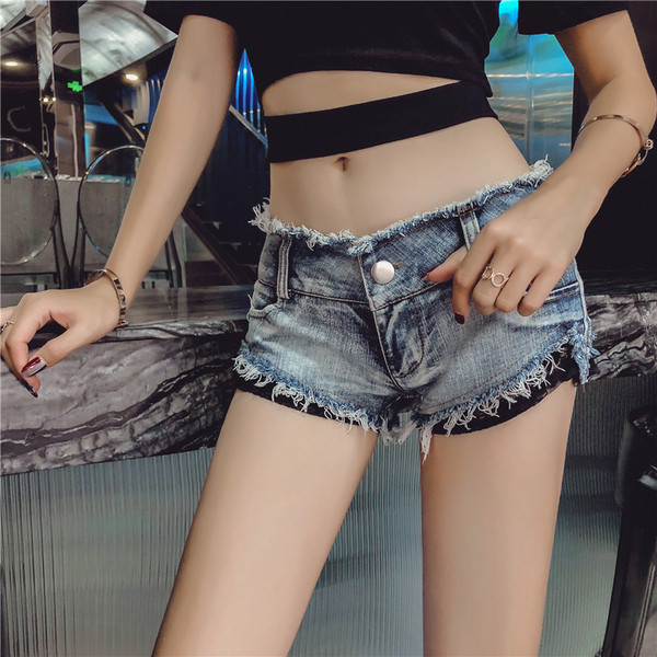 Καθημερινά  γυναικεία παντελόνια τζιν σε ανοιχτό χρώμα