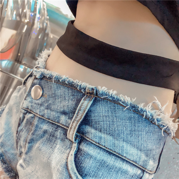 Καθημερινά  γυναικεία παντελόνια τζιν σε ανοιχτό χρώμα