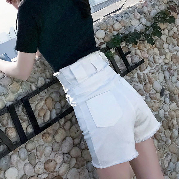 Μοντέρνα γυναικεία σορτς  με υψηλή μέση σε λευκό και μαύρο χρώμα