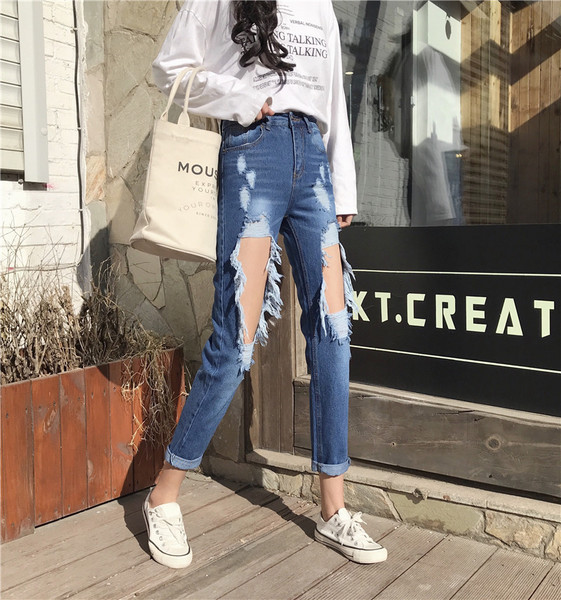 ÚJ Modern női farmer kék színben, szakadt motívumokkal