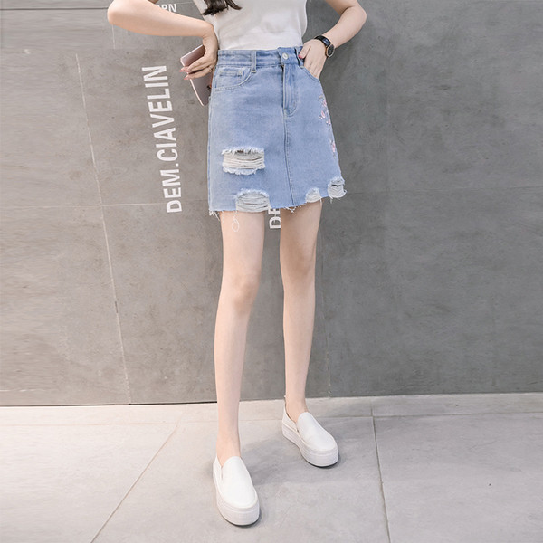 Μοντέρνα γυναικεία φούστα denim σε δύο χρώματα με floral μοτίβο