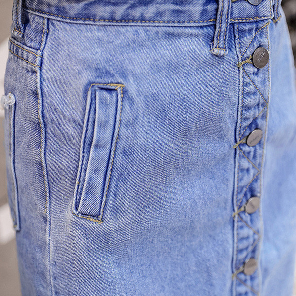 Aktuális női farmerszoknya magas derékkal és csipkével