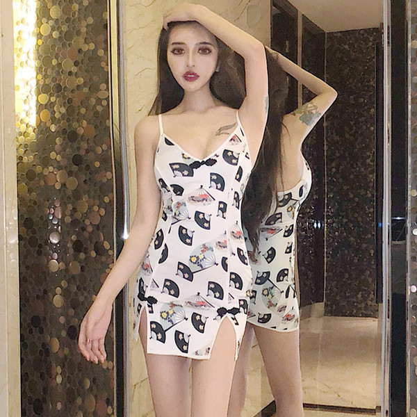 Női testhezálló ruha fehér rátéttel