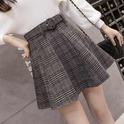 Μοντέρνα γυναίκα φούστα σε δύο χρώματα