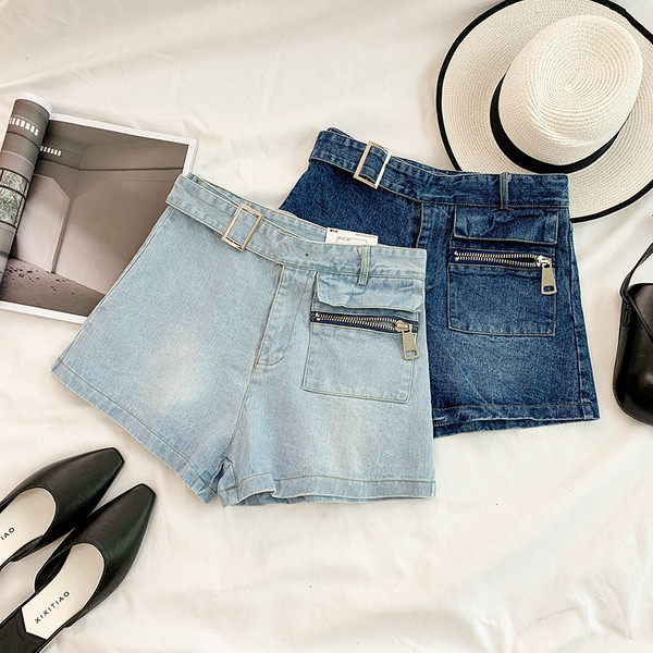 Női farmer rövidnadrág övvel