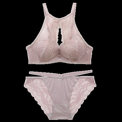 Μοντέρνα γυναικεία εσώρουχα σε μαύρο και μπεζ χρώμα