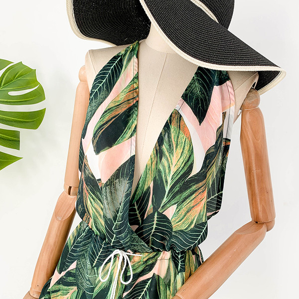 Női rövid jumpsuit csupasz háttal