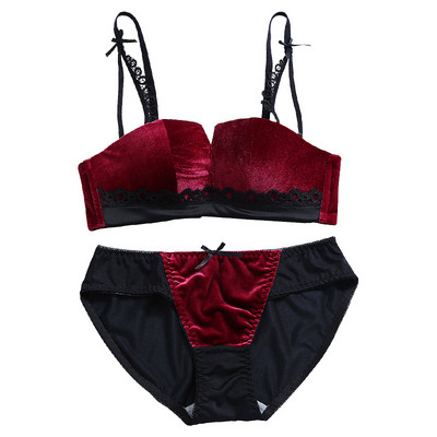 Intim fehérnemű bársonnyal és csipkével három színben