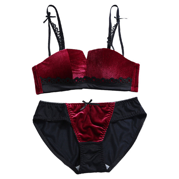 Intim fehérnemű bársonnyal és csipkével három színben