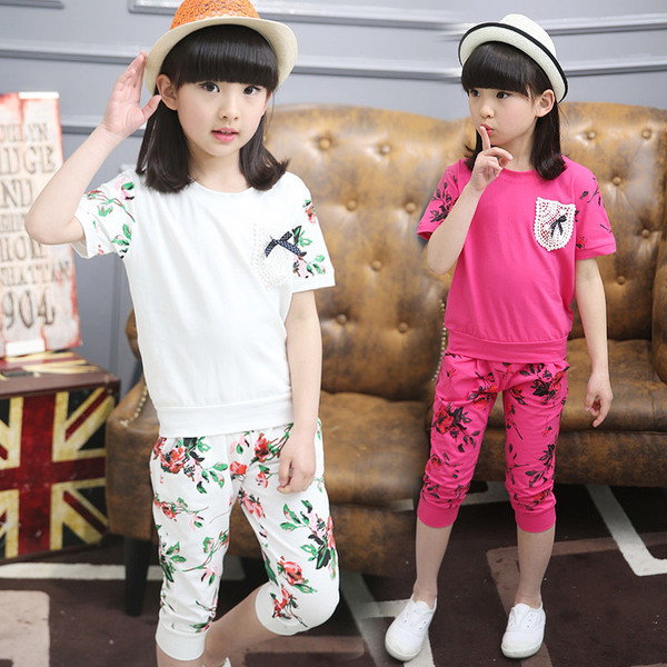 Modern, két részből álló gyerekszett négy színben virágmotívumokkal