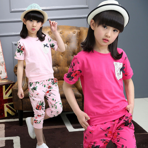 Modern, két részből álló gyerekszett négy színben virágmotívumokkal