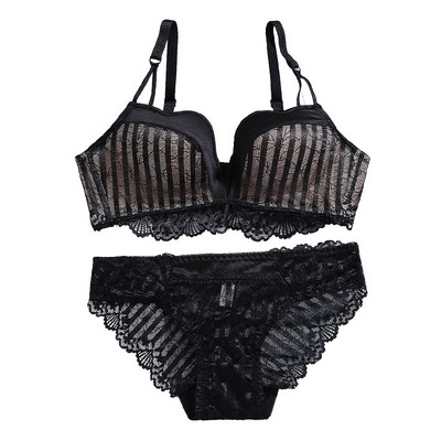 Stílusos fehérnemű fekete, zöld és barna csipkével