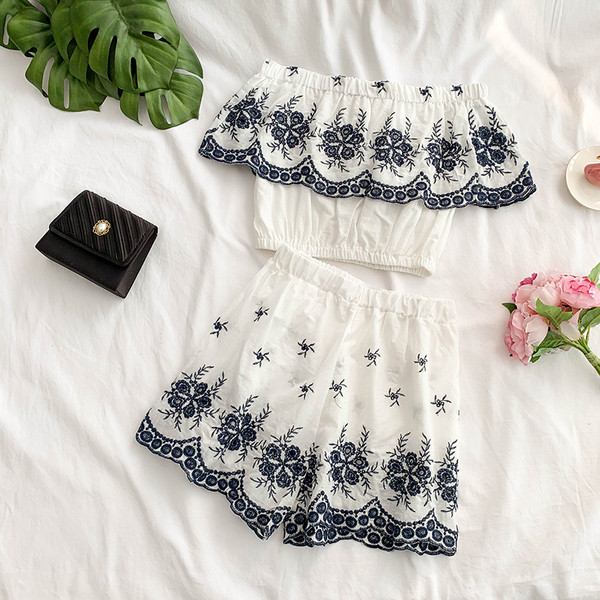 Modern kétrészes nyári szett fehér színben