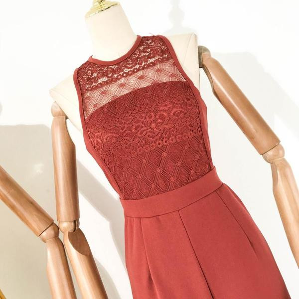 Modern női overál csipkével, három színben