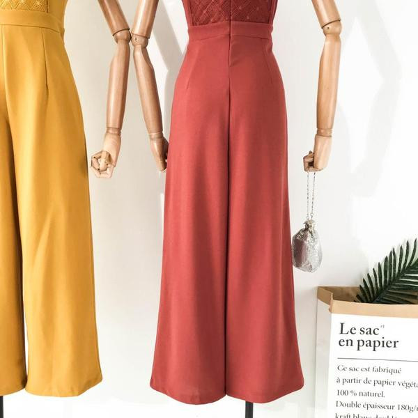 Modern női overál csipkével, három színben