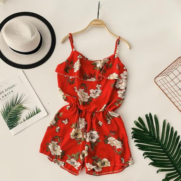 Modern női rövid jumpsuit pántokkal