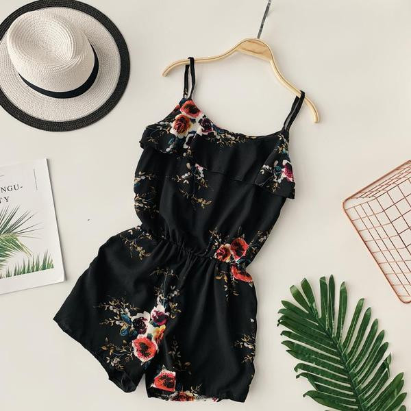 Modern női rövid jumpsuit pántokkal