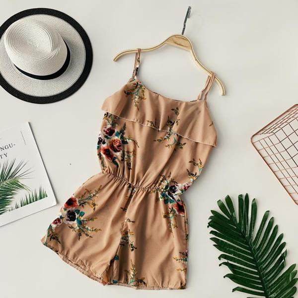 Modern női rövid jumpsuit pántokkal