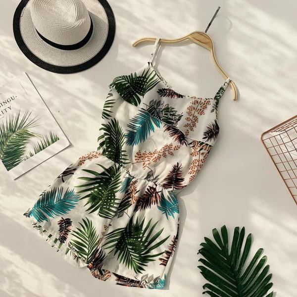 Modern női rövid jumpsuit pántokkal