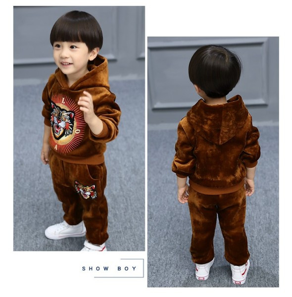 Gyerekcsapat fiúknak színes hímzéssel két részben, két színben