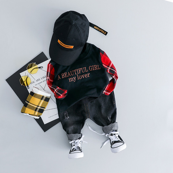 Aktuális gyerekkészlet fiúknak két színben felirattal