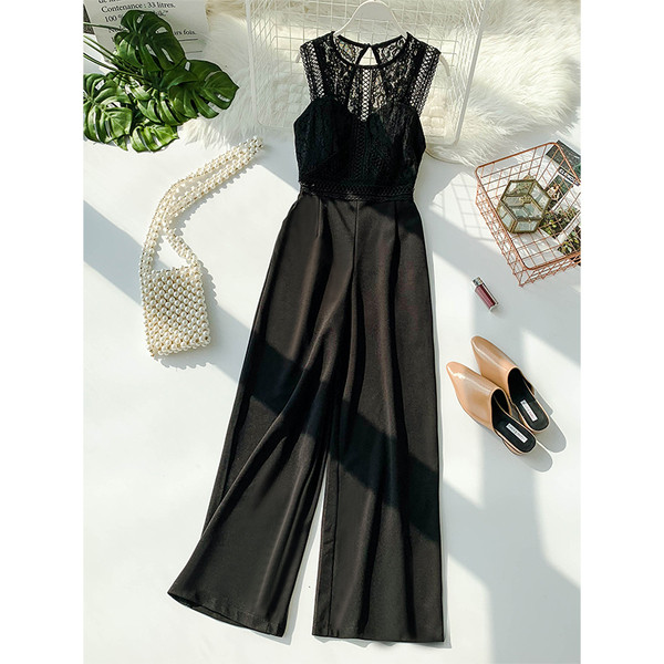 Κομψή γυναικεία ολόσωμη φόρμα με δαντέλα σε δύο χρώματα