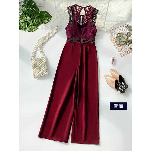 Κομψή γυναικεία ολόσωμη φόρμα με δαντέλα σε δύο χρώματα