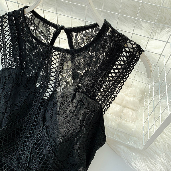 Κομψή γυναικεία ολόσωμη φόρμα με δαντέλα σε δύο χρώματα