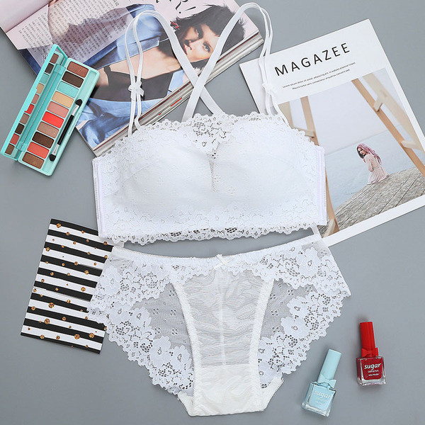 Γυναικείο μοντέρνο σετ σε τρία χρώματα