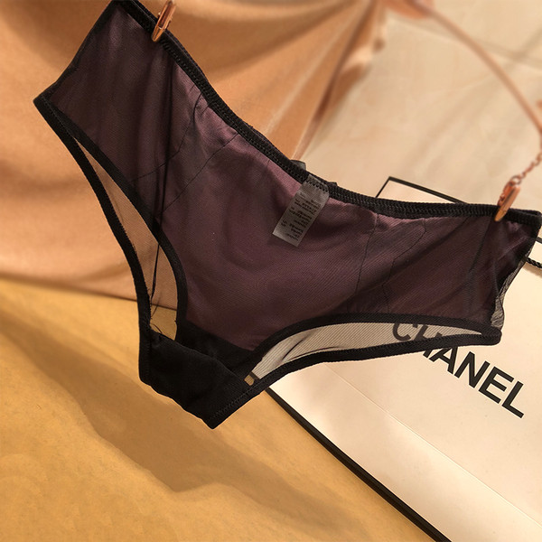 Lenjerie intimă cu dantelă și parte transparentă în mai multe culori