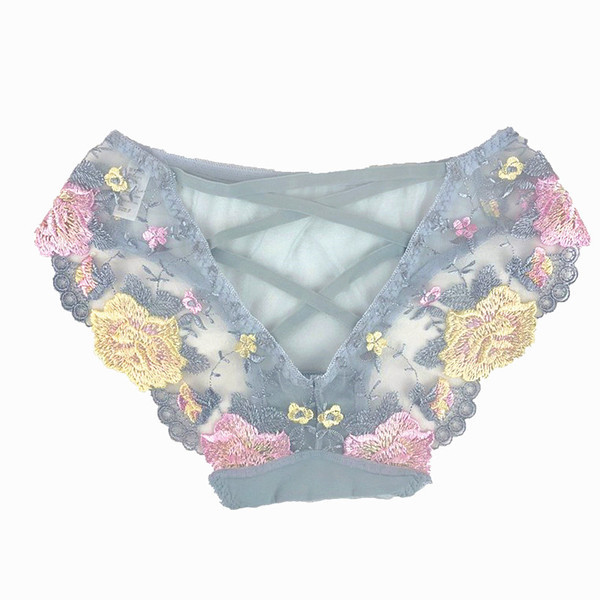 Μοντέρνα γυναικεία εσώρουχα με δαντέλα σε διάφορα χρώματα