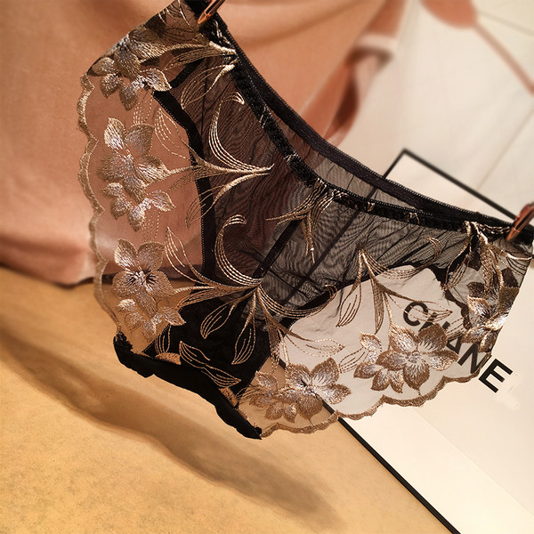 Γυναικεία εσώρουχα  με φυτικά μοτίβα σε διάφορα χρώματα