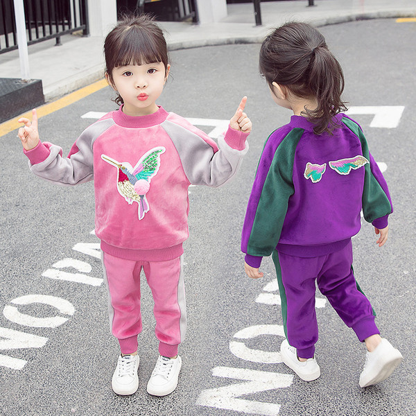 Aktuális gyerekcsapat lányoknak 3D elemmel, két színben