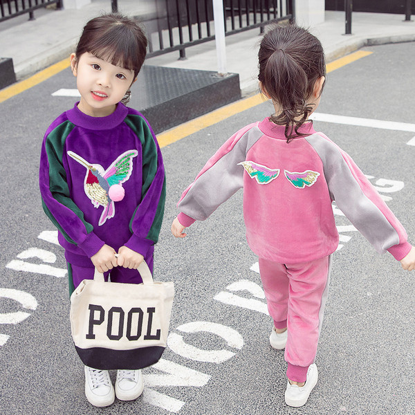 Aktuális gyerekcsapat lányoknak 3D elemmel, két színben