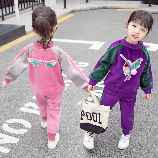 Aktuális gyerekcsapat lányoknak 3D elemmel, két színben