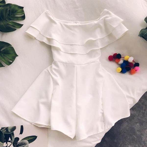 Penkių spalvų moteriškas kombinezonas – trumpo modelio