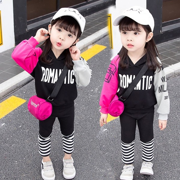 Kétrészes sport-napi gyerekcsapat lányoknak színes elemekkel