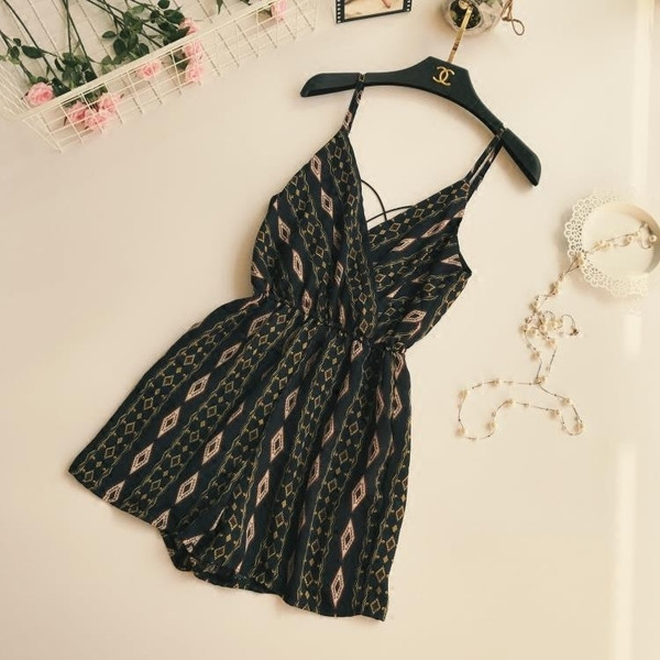 Női rövid overall vékony pánttal