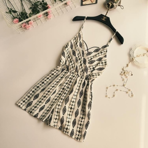 Női rövid overall vékony pánttal