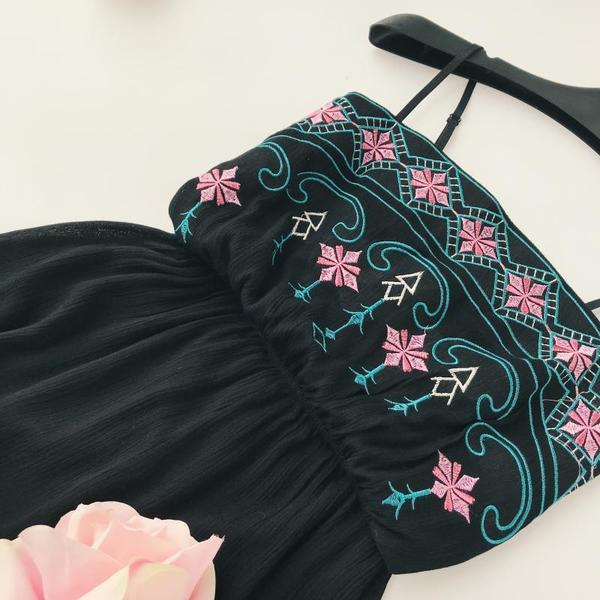 Rövid női overall három színben hímzéssel